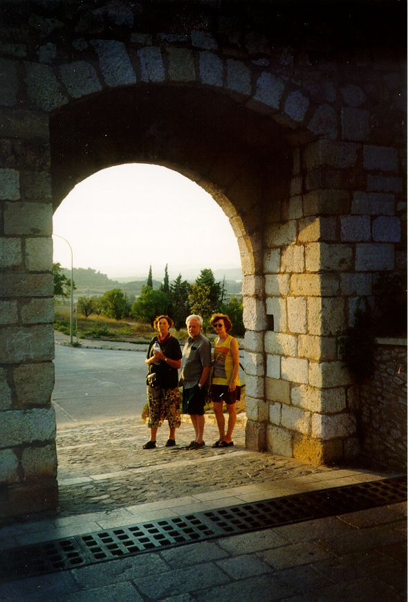 Helle, S�ren y Inger en las murallas de Montblanc